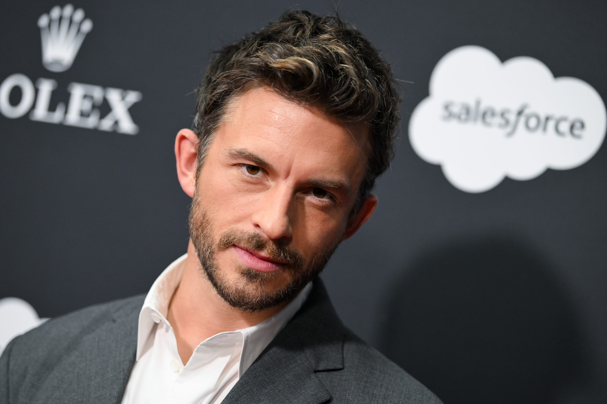 Jonathan Bailey eletto uomo più sexy del mondo 2025: "È un onore che capita una sola volta nella vita"