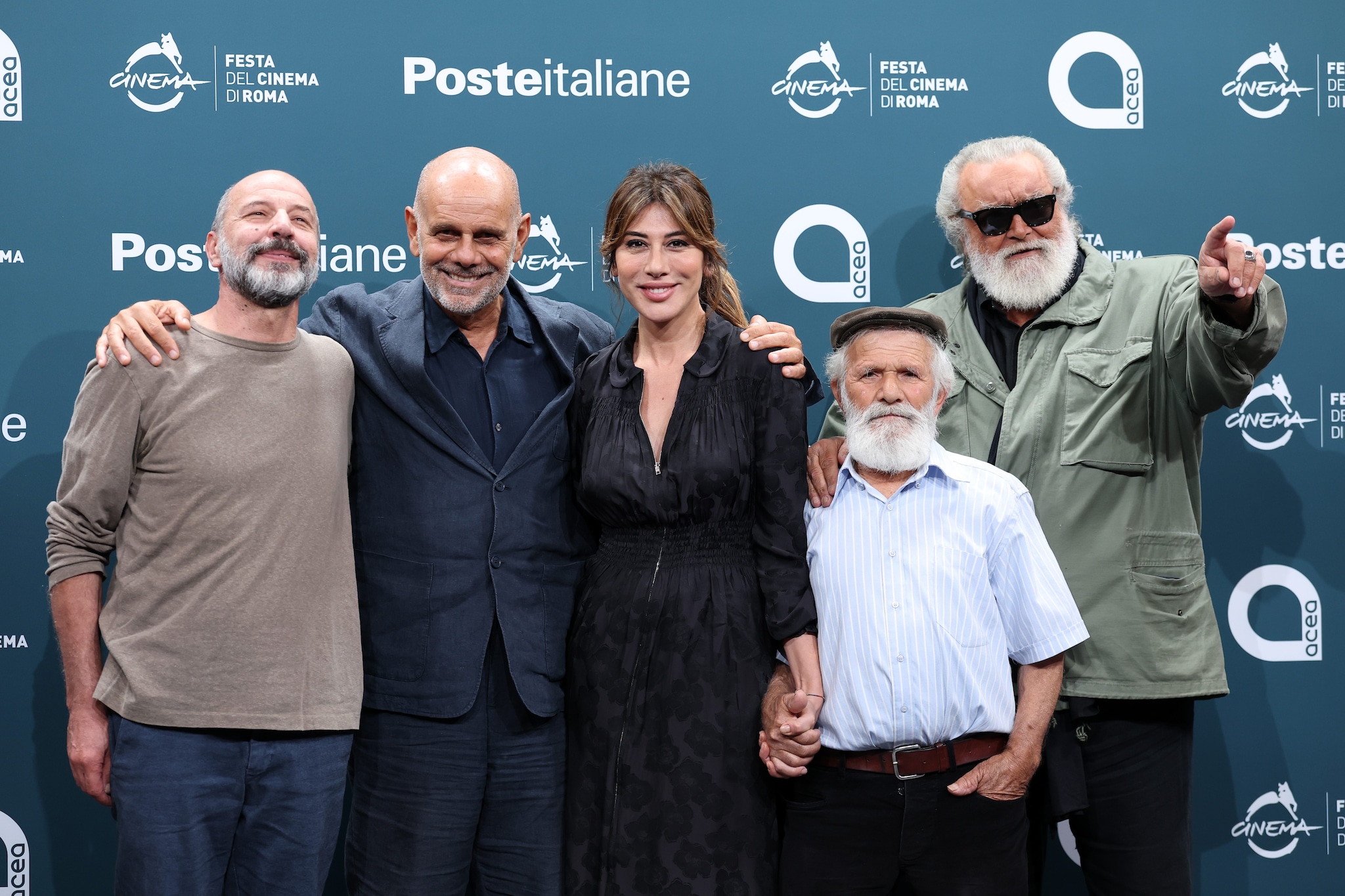 Il cast del film La vita va così