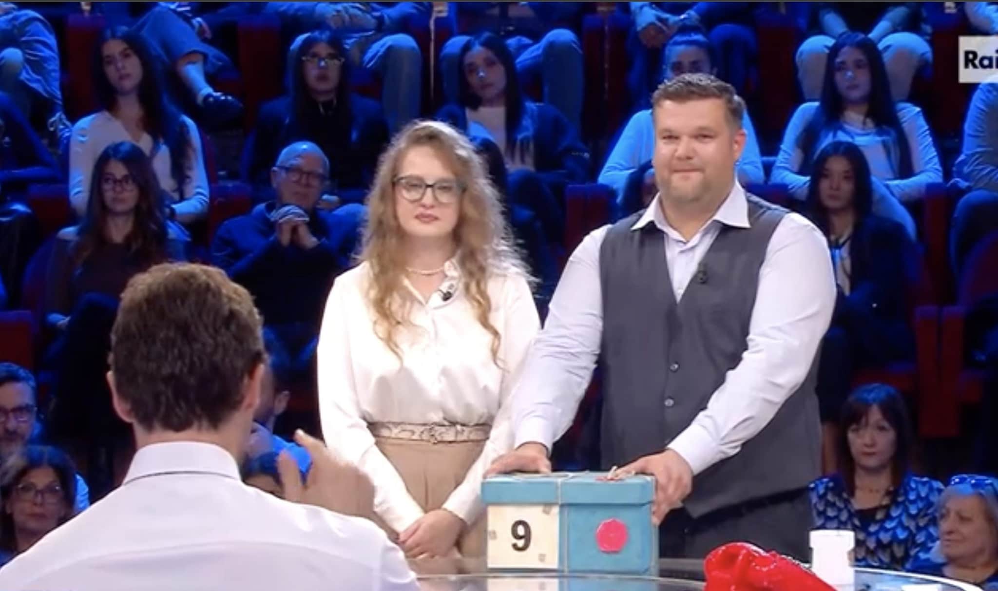 Ad Affari Tuoi la partita folle di Sebastiano: in una partita con due pacchi da 300 mila euro va via a mani vuote