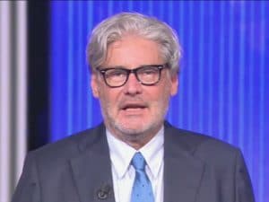 Aggressione alla troupe di Dritto e Rovescio, uomo armato con mazza chiodata assalta i giornalisti