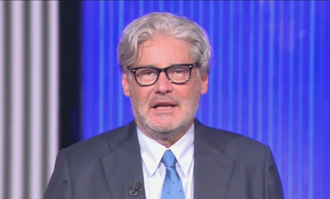 Aggressione alla troupe di Dritto e Rovescio, uomo armato con mazza chiodata assalta i giornalisti