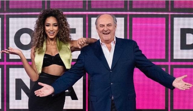 L'ultima puntata della Ruota della Fortuna chiude oltre le 22, la prima serata di Canale 5 slitta ancora