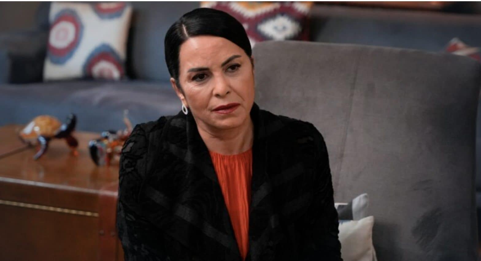 Tradimento, anticipazioni 14 novembre: Oylum si chiede chi siano i suoi genitori, Mualla va da Guzide