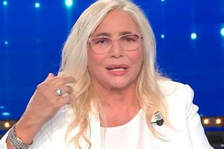 Mara Venier Domenica In: "A volte non riesco a vedere, scusate. Finita la puntata vado a operarmi"