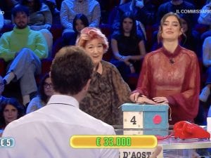 Angela accetta 33mila euro su consiglio della nonna, ma nel pacco c&#8217;erano 100mila