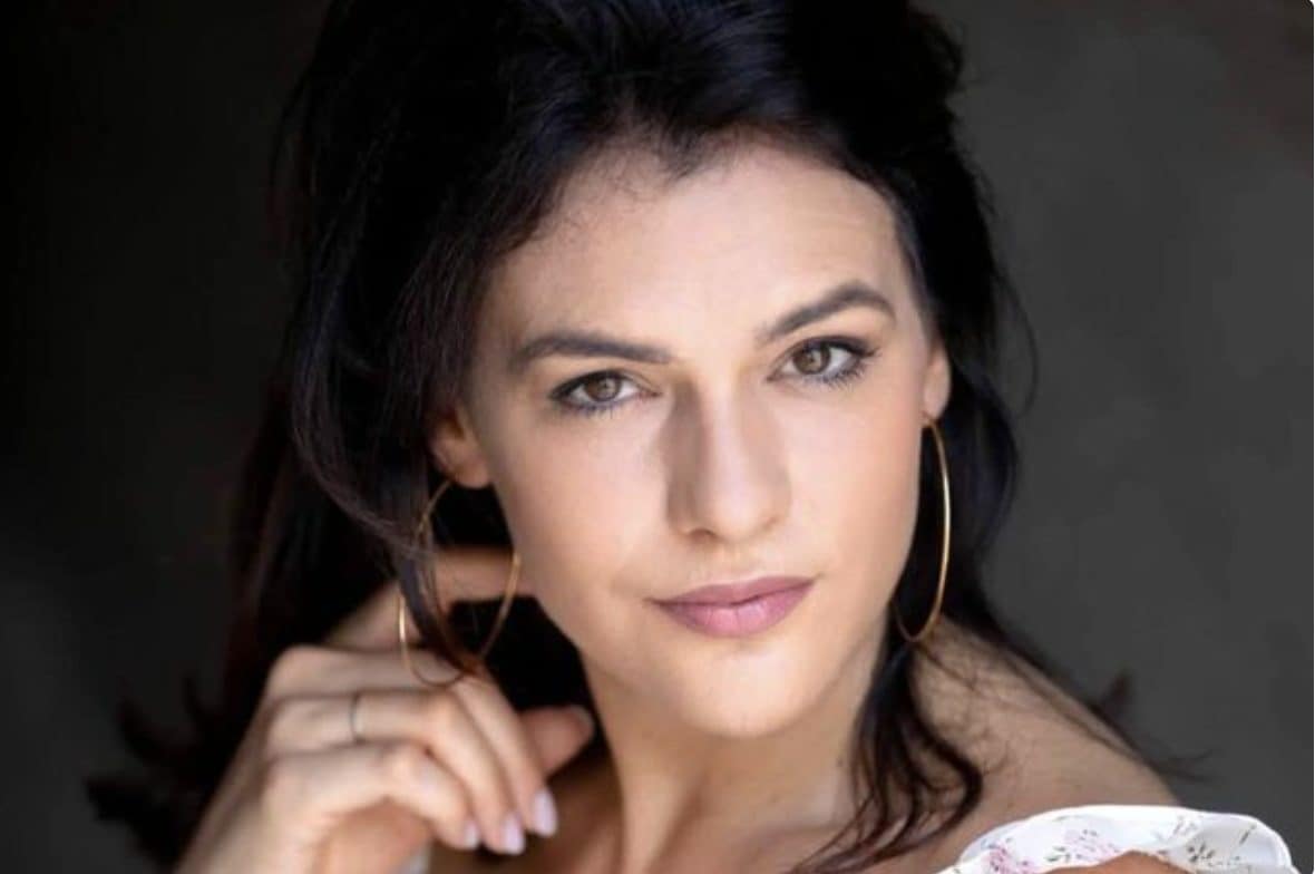 Stella di Un posto al sole: chi è Daniela De Vita e in che modo cambierà la soap di Rai 3