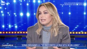 Sonia Bruganelli e il segreto tenuto nascosto al padre: "L'interruzione di gravidanza? Paolo la voleva, io ero troppo giovane"