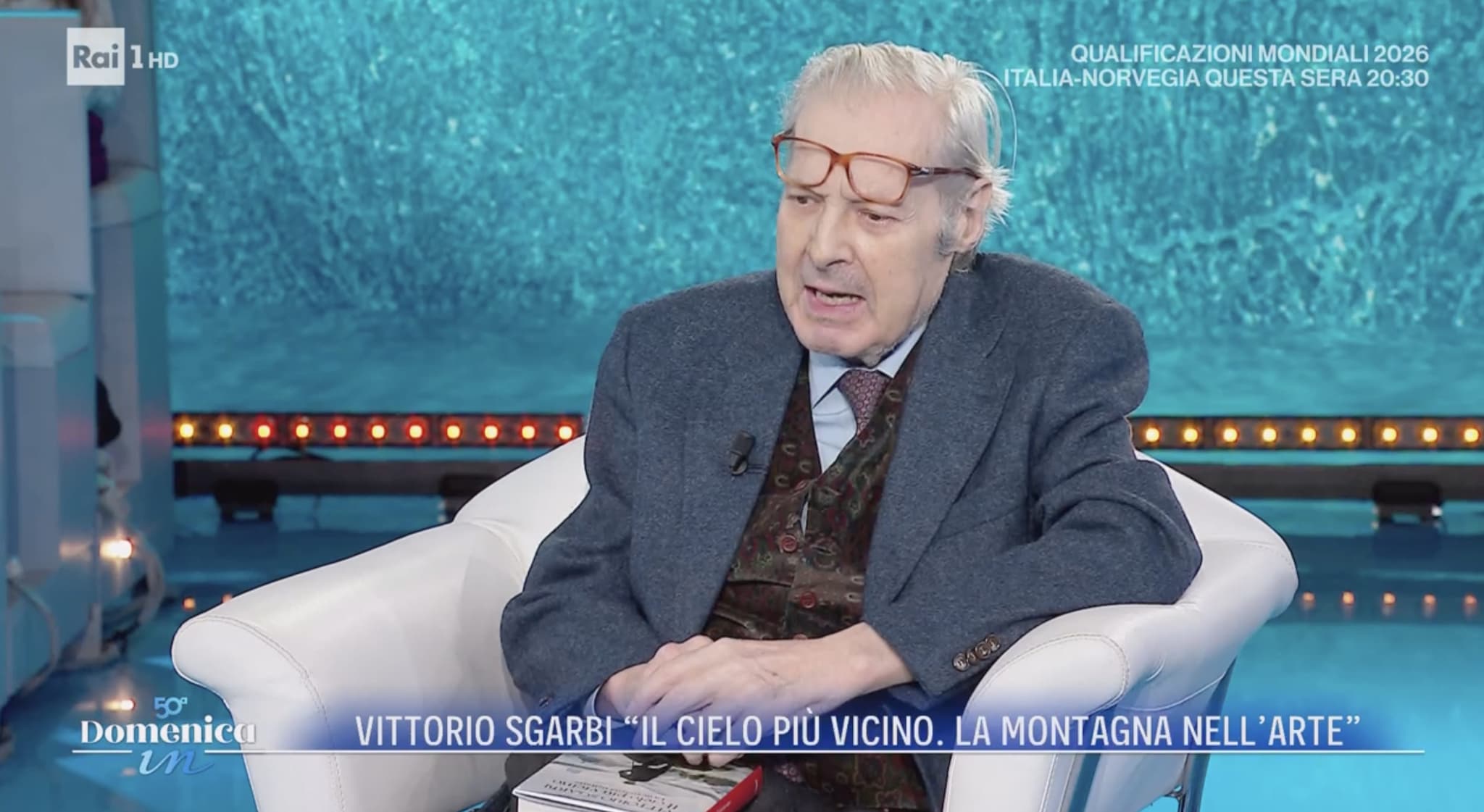 Vittorio Sgarbi a Domenica In: lo sguardo assente, la fatica nel parlare e l'intervista che sembra registrata