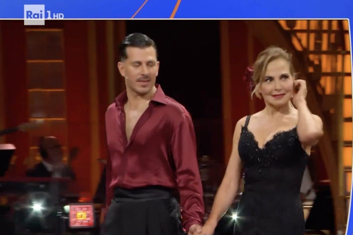 Barbara D'Urso arrabbiata dopo Ballando con le stelle, scoppia il 'caso scarpe': cosa è successo nel backstage