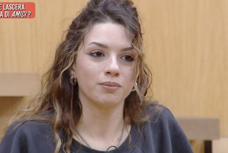 Michelle Cavallaro lascia Amici 25: "Non mi sento pronta e non sto bene", poi la proposta della prof Cuccarini