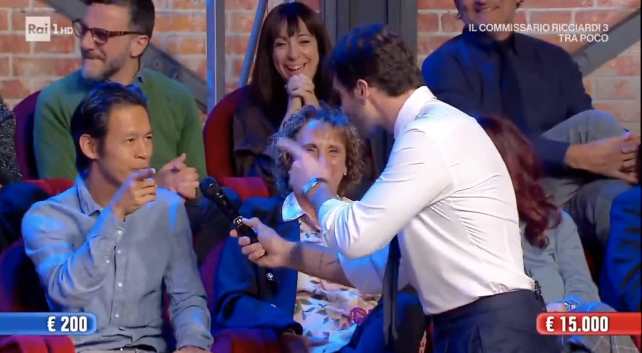 Stefano De Martino e il rimprovero a Thanat: "Tu guardi La Ruota della Fortuna, io lo so"