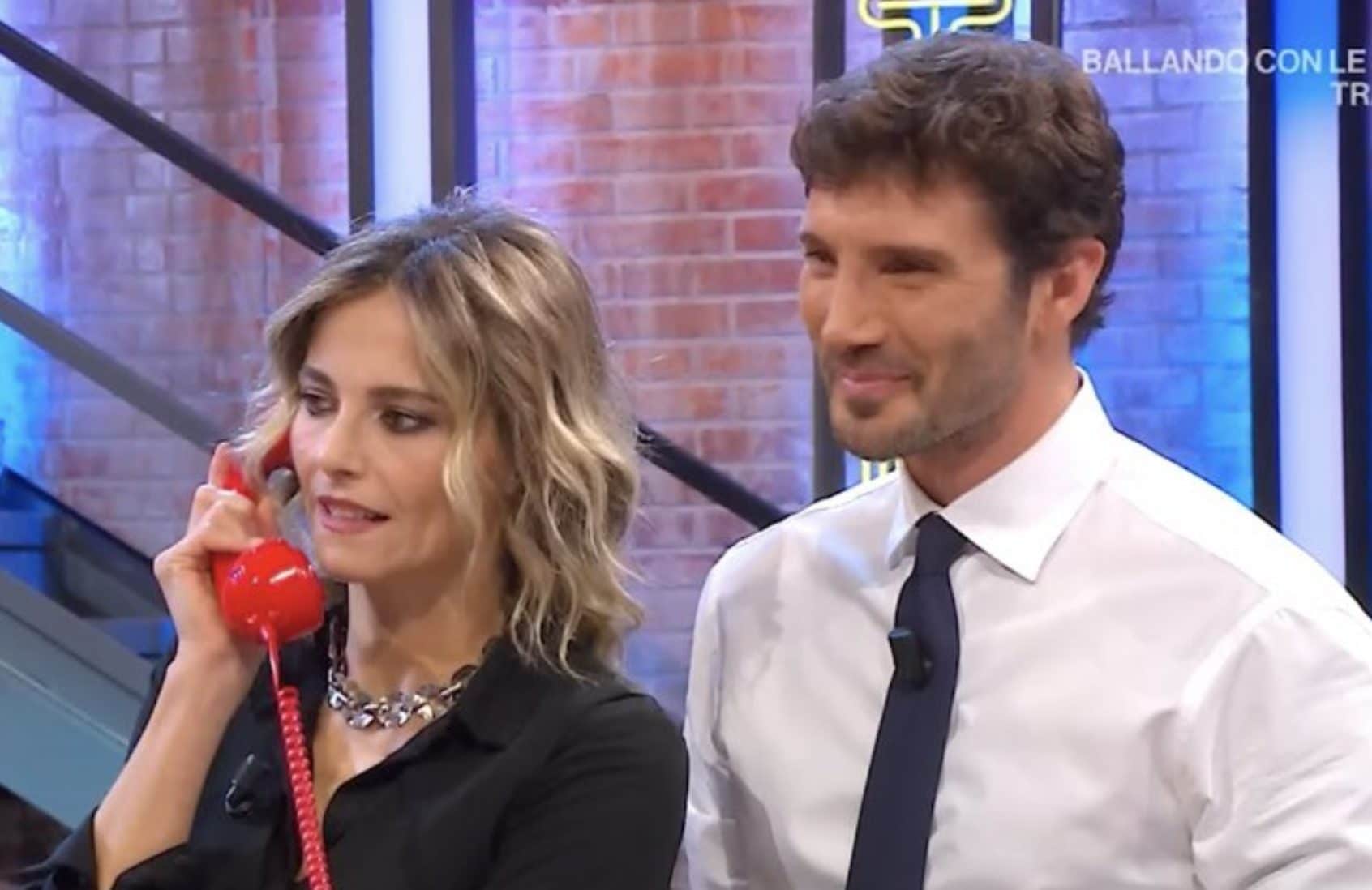 Francesca Fialdini conduttrice inaspettata ad Affari Tuoi, lo sketch con De Martino: "La vorreste al posto mio?"