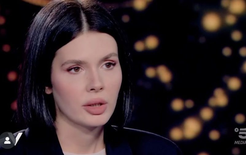 Evelina Sgarbi furiosa dopo l'intervista in tv del padre: "Denuncerò tutti. Pare che abbia tentato il suicidio"