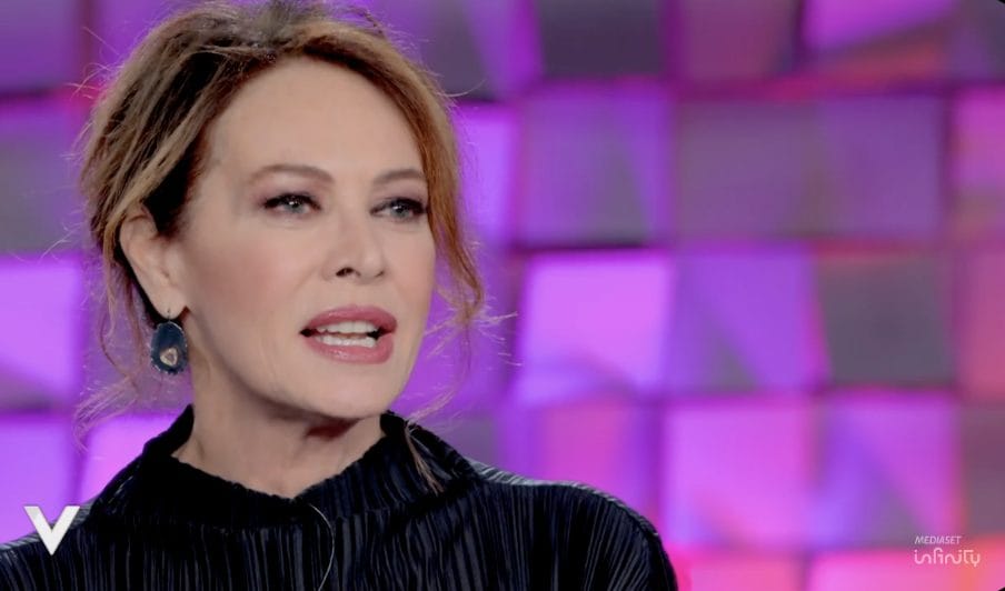 Elena Sofia Ricci: "Dopo la separazione mi sto riappropriando della mia vita. Sono sola da 3 anni e sto bene"