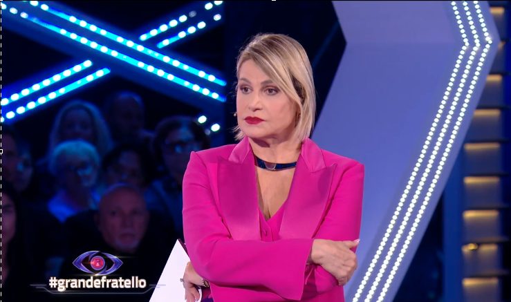 Al GF Omer si abbassa i pantaloni e Jonas si tocca le parti intime, Simona Ventura: "Chiedete scusa alle donne"