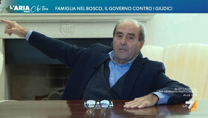 Di Pietro difende la famiglia nel bosco: "Io avevo il pitale e sono cresciuto felice, ce l'ho ancora lì"