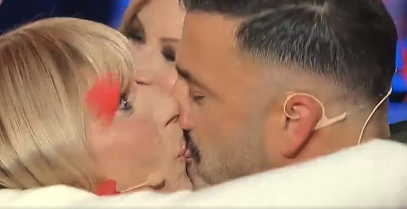 Pio e Amedeo a Uomini e Donne, il bacio con Gemma e Tina: è caos, cosa è successo nella puntata di oggi