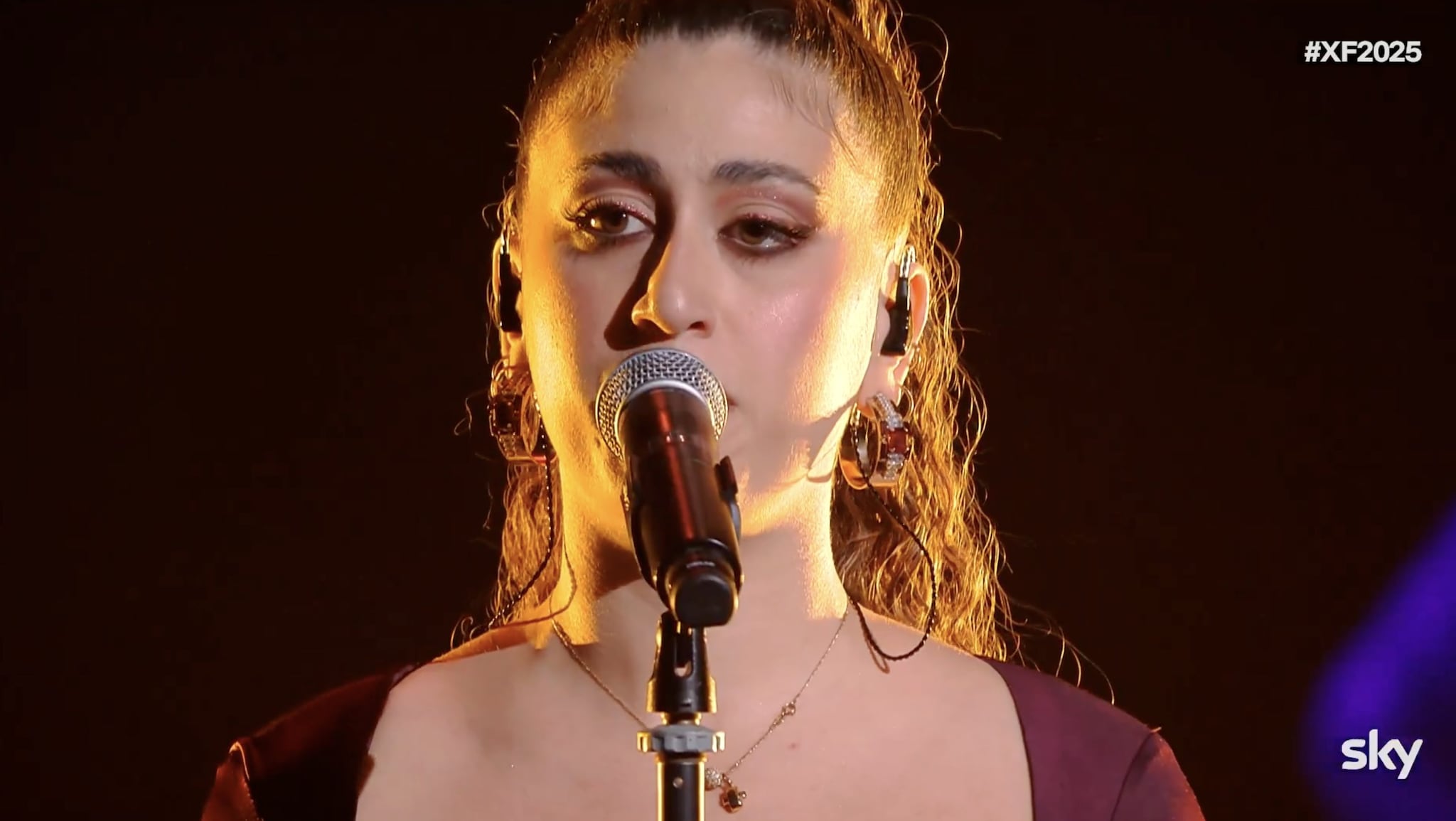 Delia in lacrime a X Factor: "Ho subito violenza psicologica per anni, mi accontentavo e subivo"