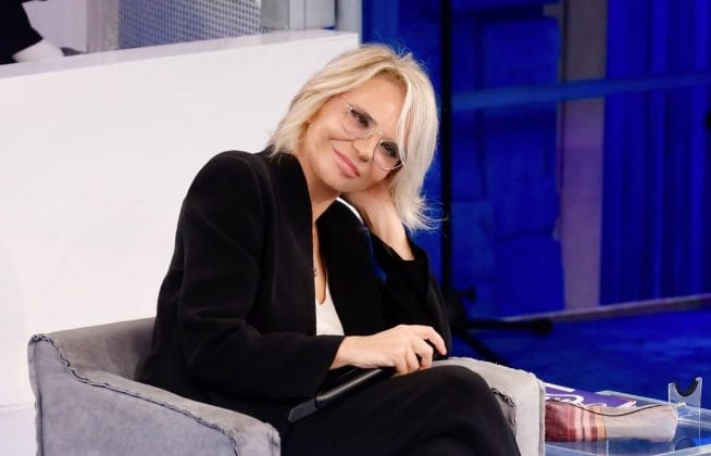 Amici 25, anticipazioni puntata del 30 novembre: un'allieva assente, gli ospiti e l'annuncio su Isobel