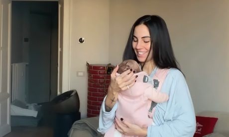 Giulia De Lellis e la maternità: "In pigiama fino alle 12 senza neanche una doccia, non so come riesco a lavorare"