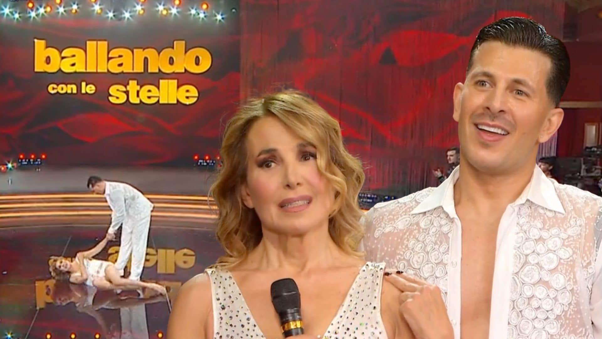 Barbara D'Urso si fa male in diretta a Ballando con le stelle: la regia stacca e Milly Carlucci accorre