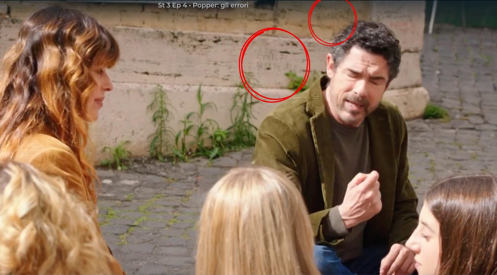 Gaffe in Un professore 3: scritte sui muri finiscono in scena, sui social scoppia il caso