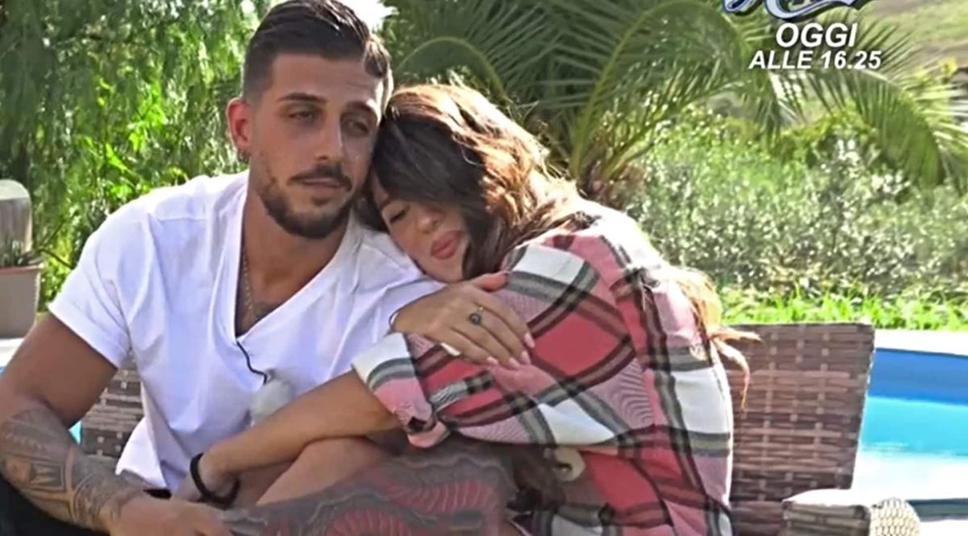 Anticipazioni Uomini e Donne 25 novembre, in studio il bacio da film tra Cristiana ed Ernesto