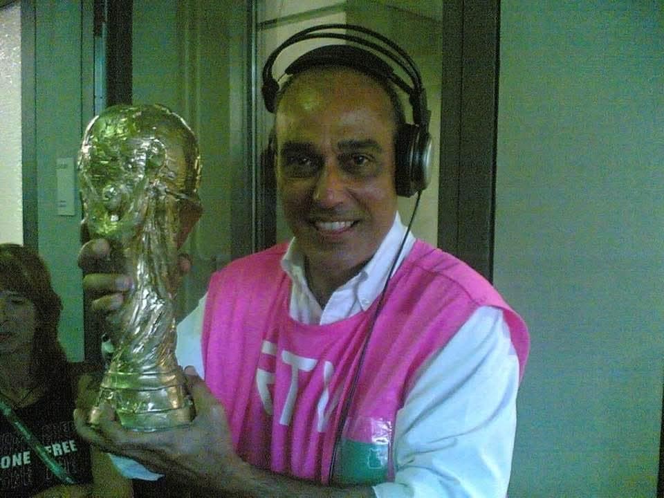 Carlo Paris con la Coppa del Mondo del 2006.