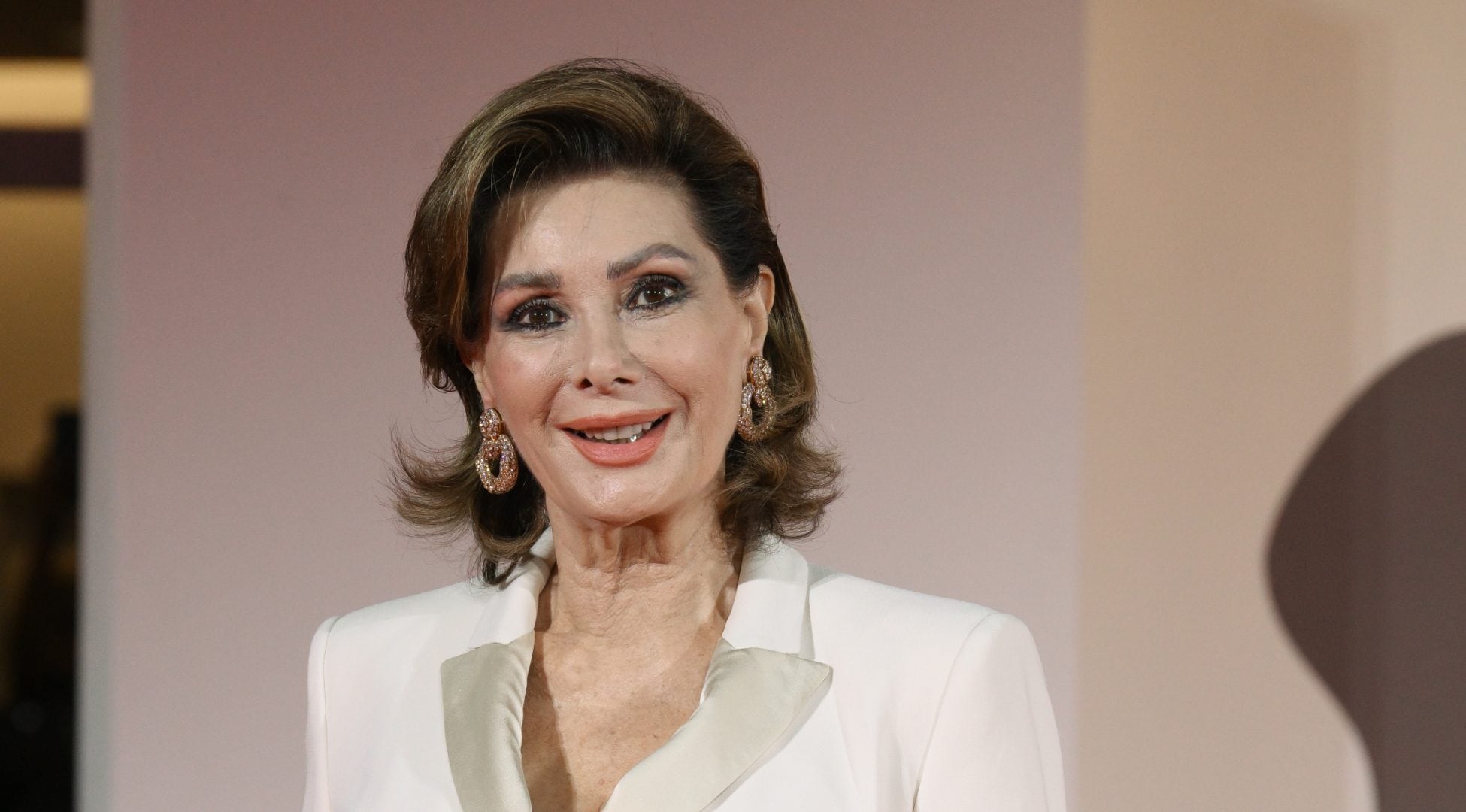 Edwige Fenech: “Mai rivelato il nome del padre di mio figlio: lui non voleva il bambino e l’ho rispettato”