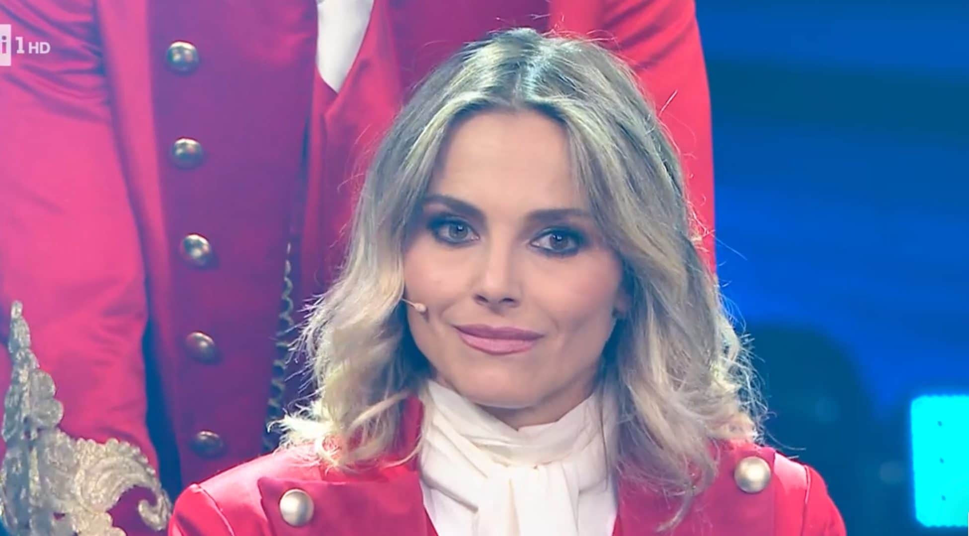 Francesca Fialdini lascia temporaneamente Ballando con le stelle: “Ho due costole rotte, devo fermarmi”