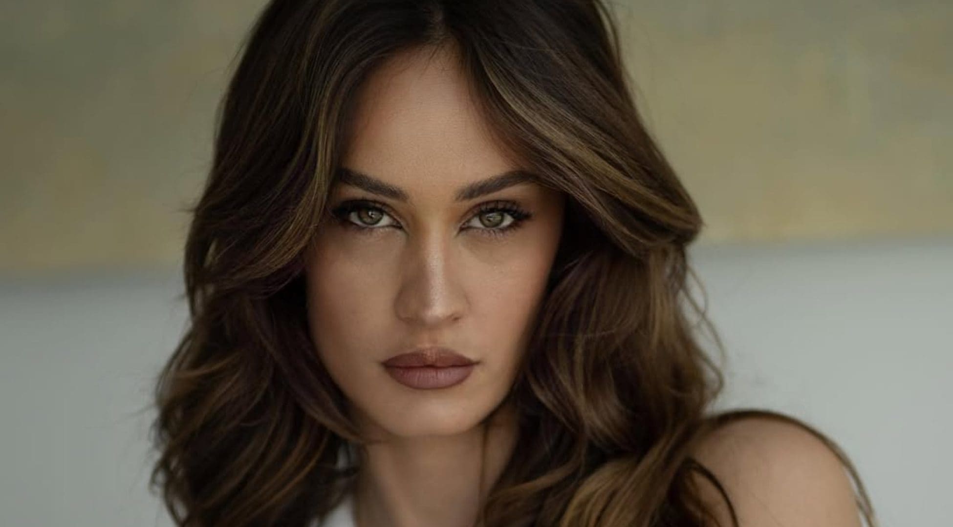 Helena Prestes e la lista dei regali di Natale chiesti alle fan per arredare la nuova casa: “Evitate doppioni”