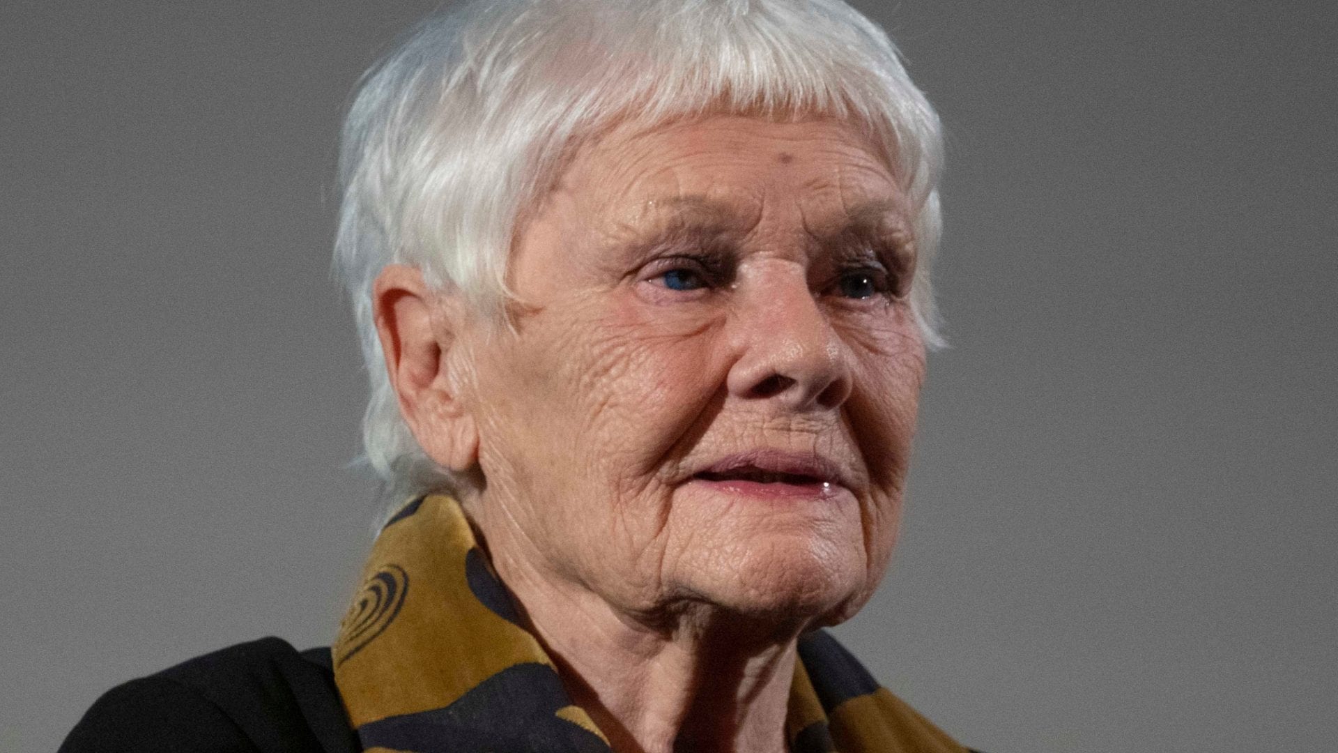La malattia di Judi Dench si è aggravata: "Non ci vedo più e ho perso la mia indipendenza"