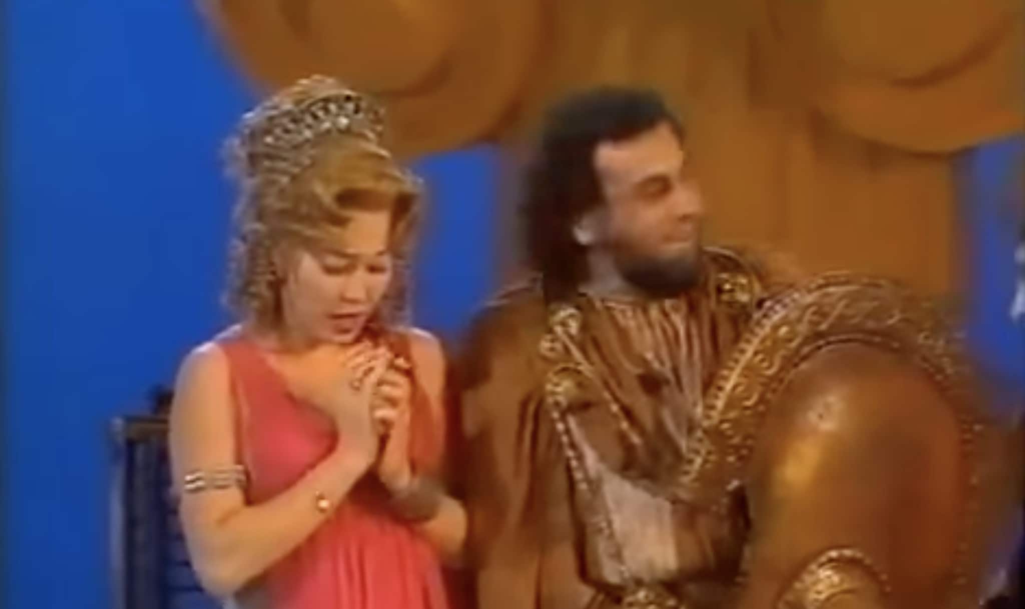 Moana Pozzi e Andrea Roncato nell’Odissea di Canale 5 (1991)