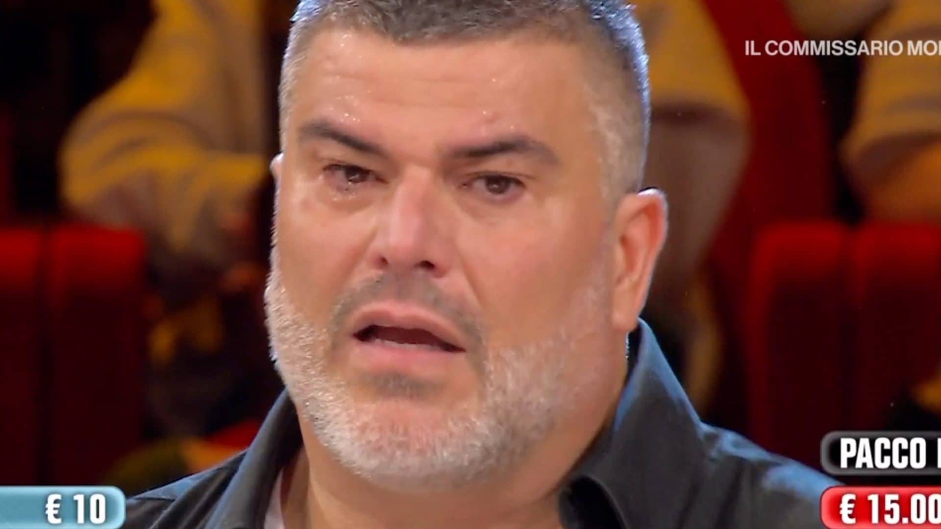 Affari tuoi, Ronny piange: "Mia moglie mi ammazzerà ma vorrei pagare tutti i debiti", cambia 3 pacchi e sbanca