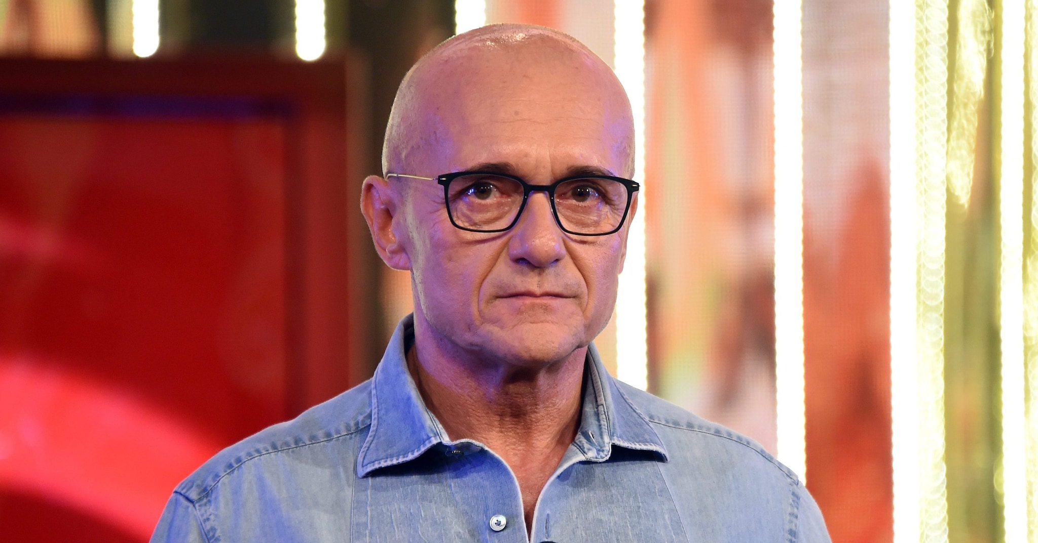 Alfonso Signorini sospende tutti gli impegni con Mediaset dopo le accuse di Corona