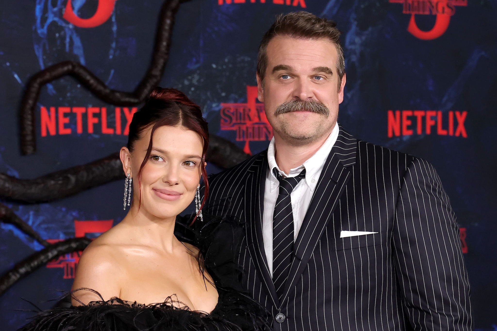 Millie Bobby Brown e il rapporto con David Harbour dopo le accuse di molestie: "Con lui mi sentivo al sicuro"