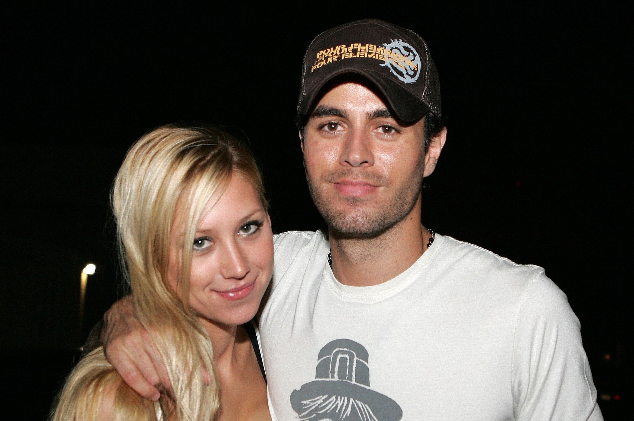 Enrique Iglesias e Anna Kurnikova genitori per la quarta volta: segreto il nome e il sesso del bebè