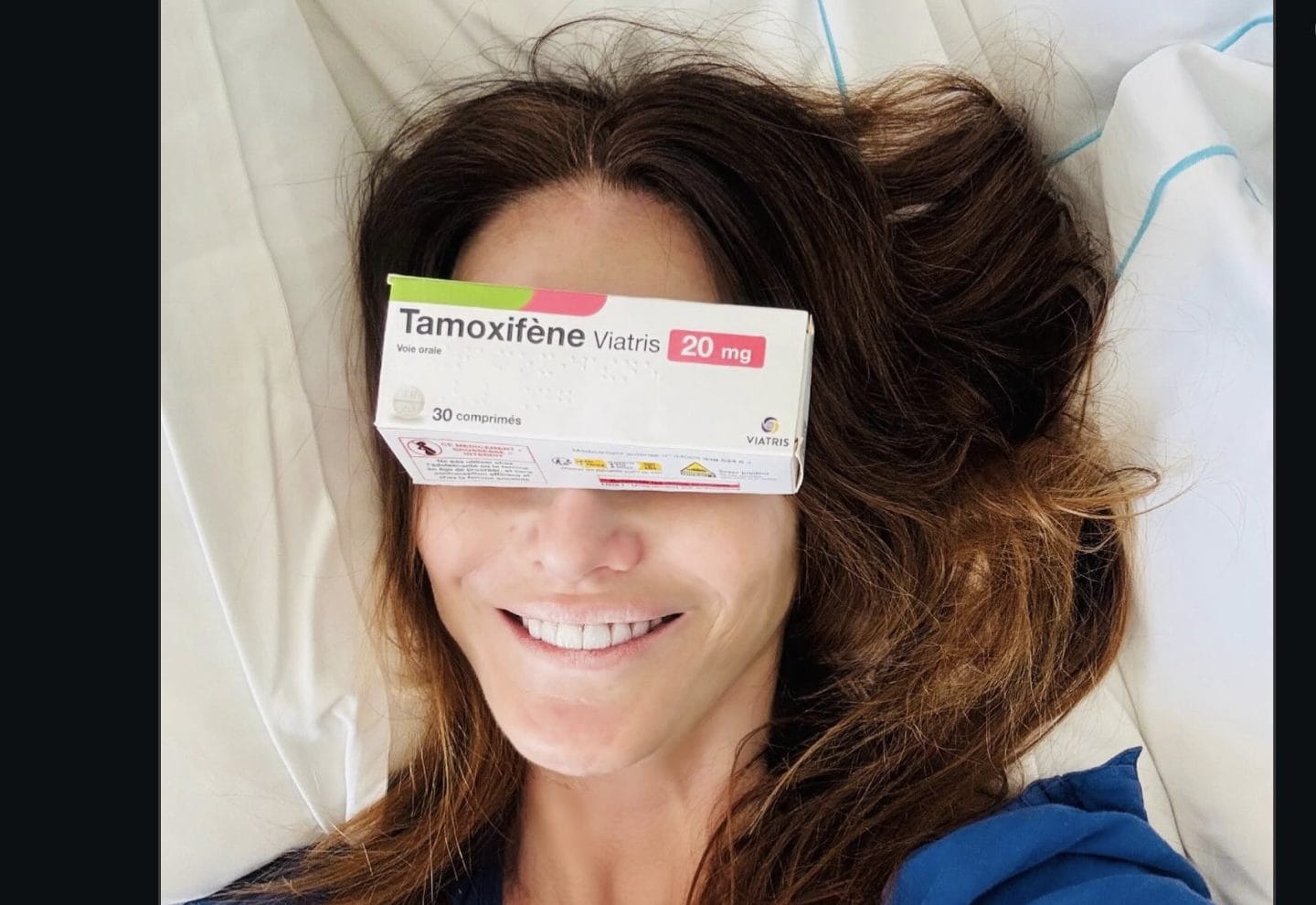 Carla Bruni: "Dopo 5 anni termino le cure per il tumore al seno". Poi un messaggio a tutte le donne