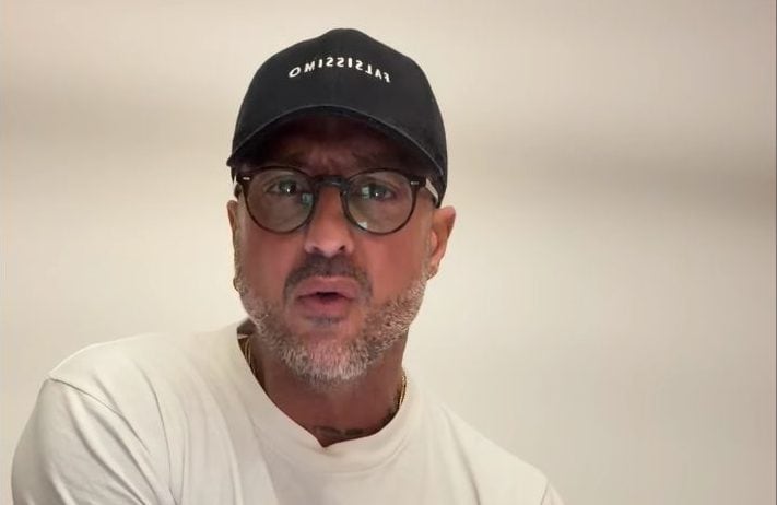 Corona attacca Mediaset: "Tutela Signorini, vi dimostrerò che Pier Silvio e Marina Berlusconi fanno schifo"