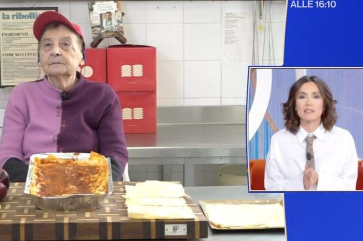 A La Volta Buona ospite spazientita con Balivo: "Vi aspetto da due ore, poi mi dite di non parlare di una cosa"