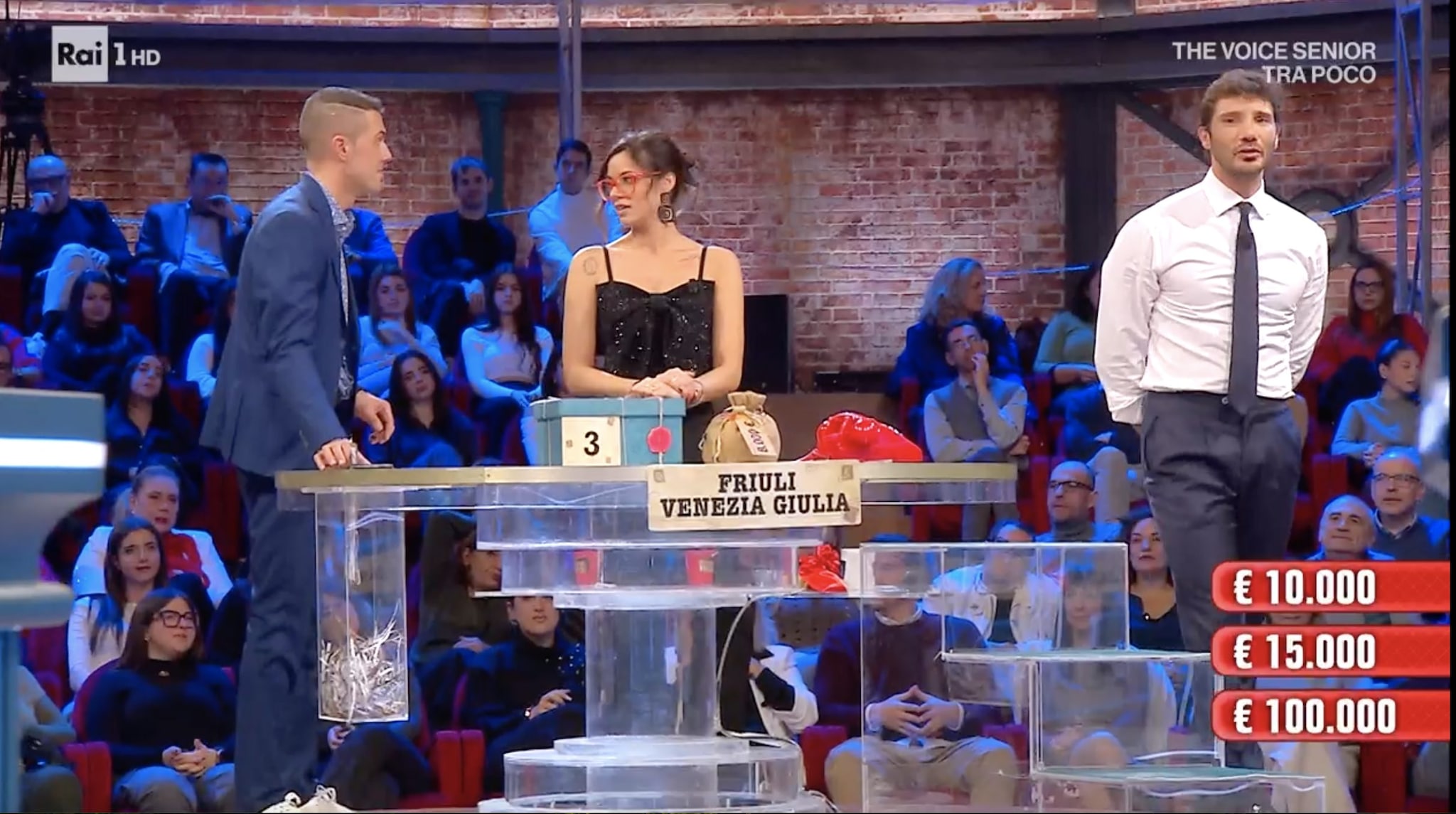 Ad Affari Tuoi Francesca aveva 200mila euro ma li cambia, poi accetta l'offerta: quanto c'era nel suo pacco