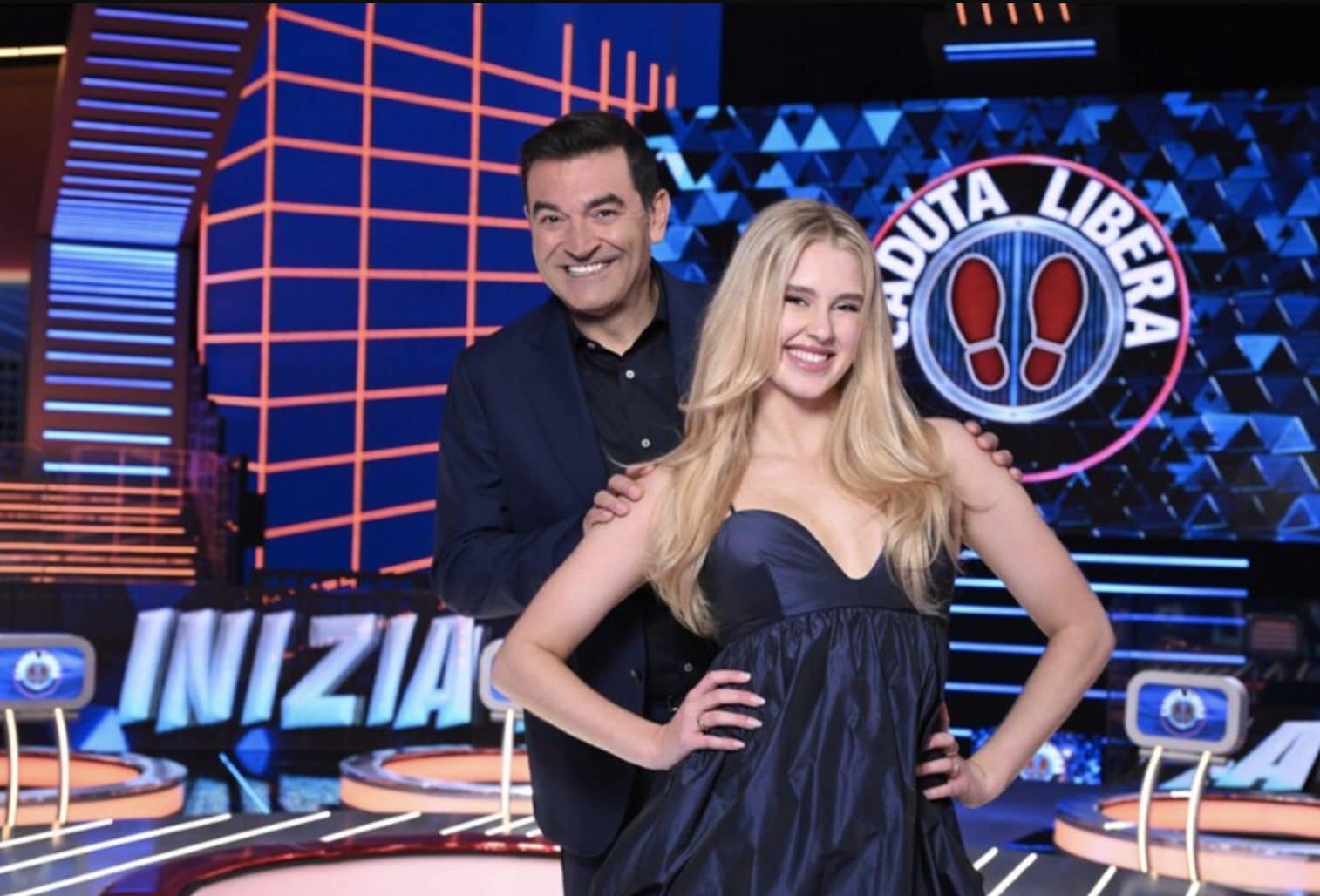 Max Giusti a Caduta Libera, Samira Lui fa tendenza: al suo fianco c'è Isobel Kinnear