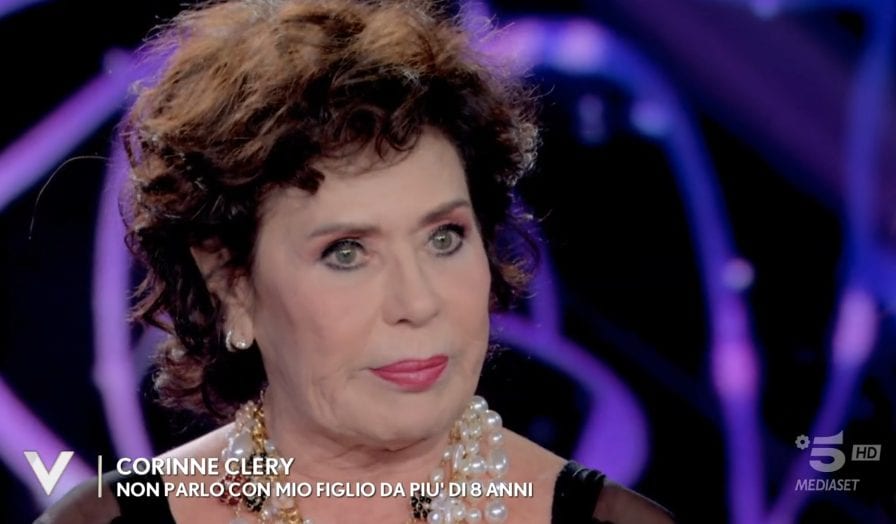 Corinne Clery: "Mio figlio mi ha denunciata, da lui ho subito violenze psicologiche. Non mi sento più una mamma"