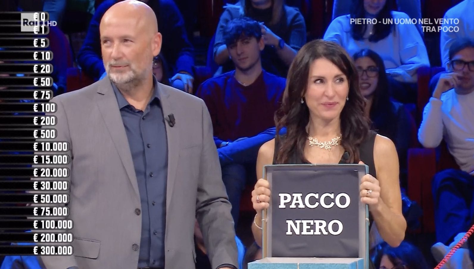 Ad Affari Tuoi, Elena cambia due volte e prende il pacco nero: con quanti soldi è tornata a casa