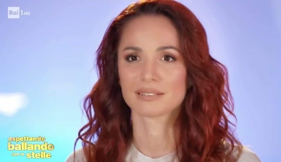 Andrea Delogu non ha una relazione con Nikita Perotti, la foto mentre bacia Alessandro Marziali sotto casa