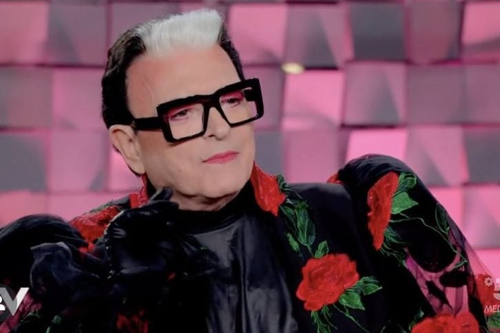 Malgioglio spiega perché vuole sposarsi e fa la 'prova bomboniera' con Silvia Toffanin, lei: "Ma è vuota"