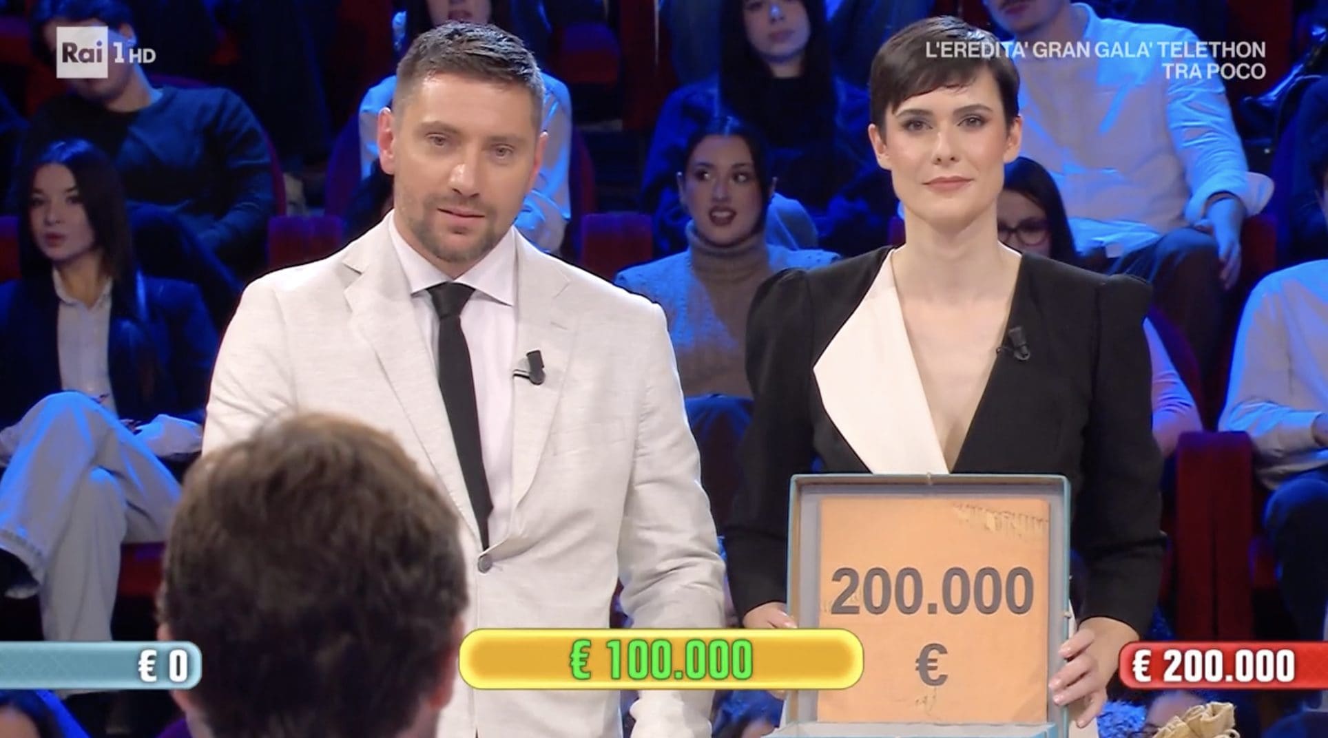 Affari Tuoi, la puntata del 21 dicembre: Camilla dal Lazio vince 107mila euro e ricompra le fedi rubate