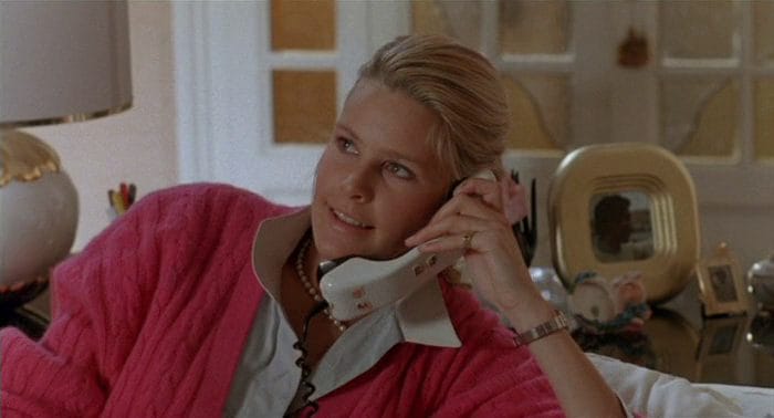 Sharon Gusberti in una scena di Yuppies (1986)
