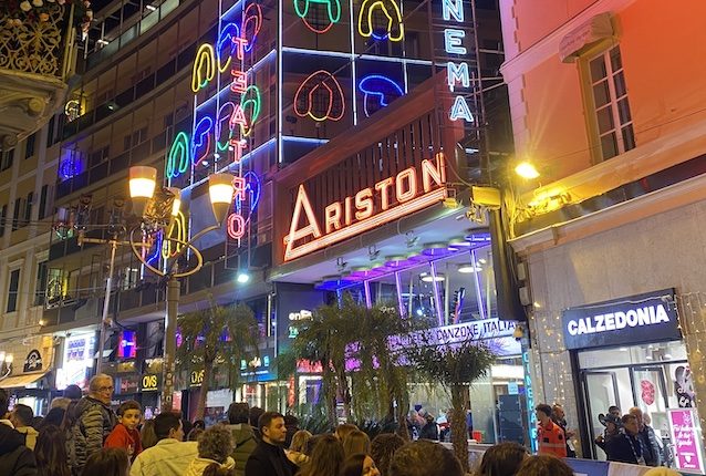 Sanremo 2026, aumentano i prezzi dei biglietti per il Festival: +20%, ma il Comune ne ha una quota riservata