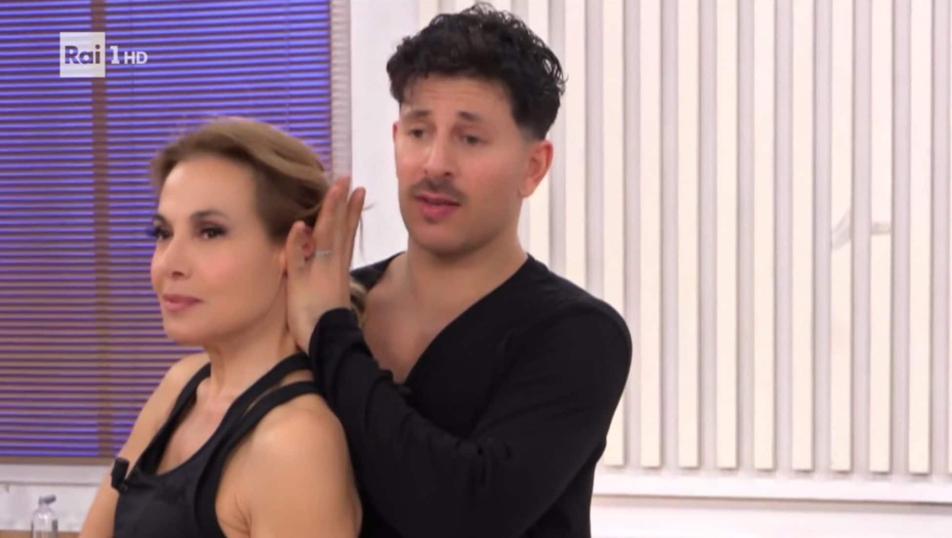 La lite tra Barbara d’Urso e Pasquale La Rocca in sala prove a Ballando: “Meglio Wanda Nara? Sti gran ca**i”